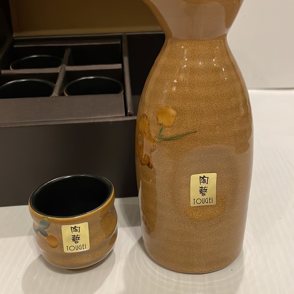 NWT Beautiful Tougei Saki Set Japanese Ceramic Saki Set 5 Piece - Picture 6 of 15